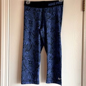 Nike Pro womens blue/black dri fit ankle size Med capri leggings